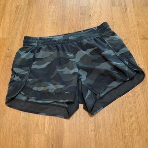 Athleta MEDIUM Green Camo Printed Mesh Racer Run Shorts